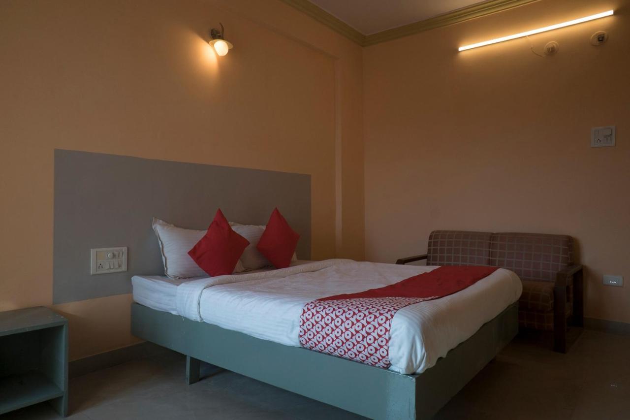 Oyo Flagship 37830 Hotel Aakar International Satara Exterior photo