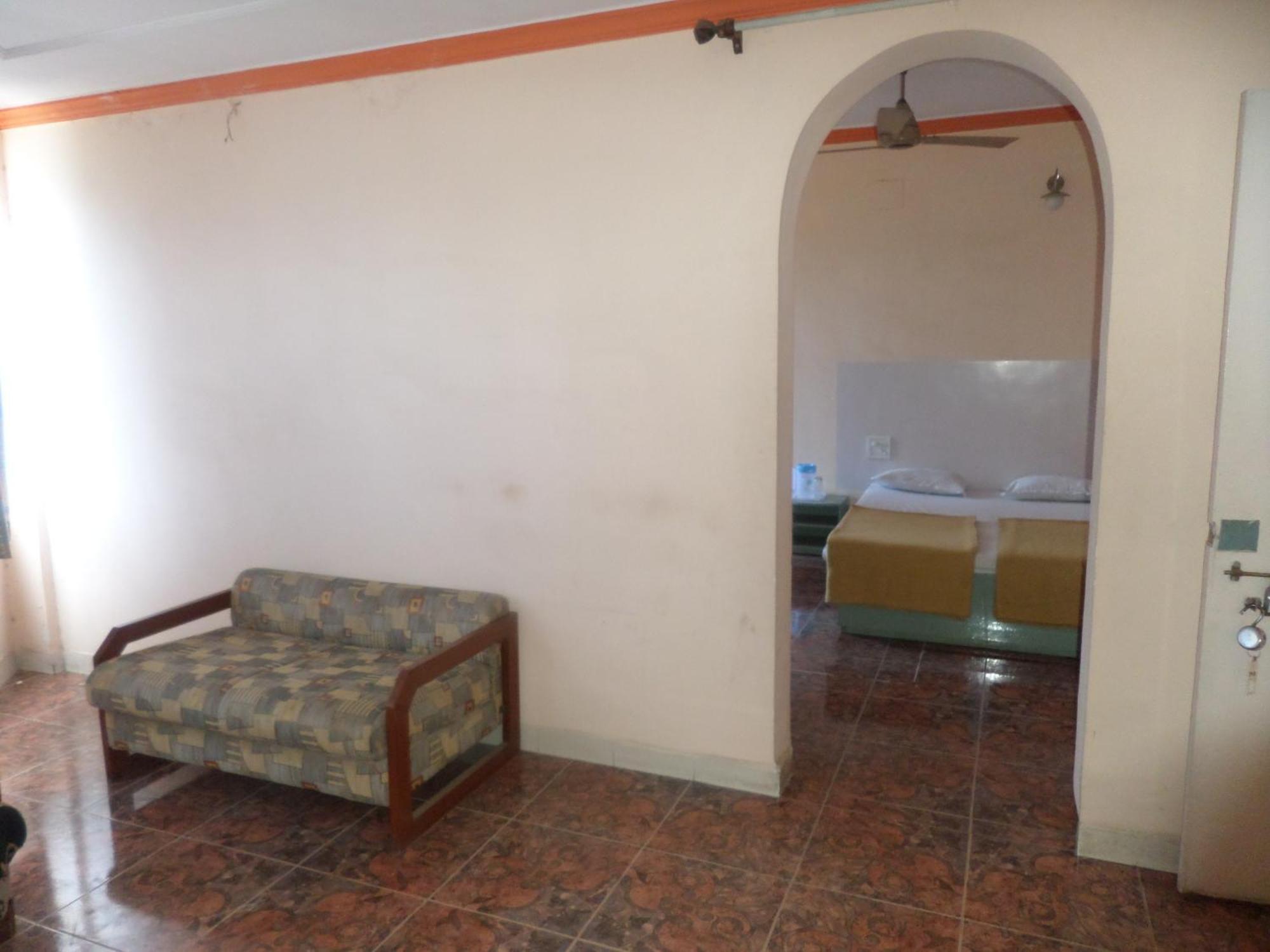 Oyo Flagship 37830 Hotel Aakar International Satara Exterior photo