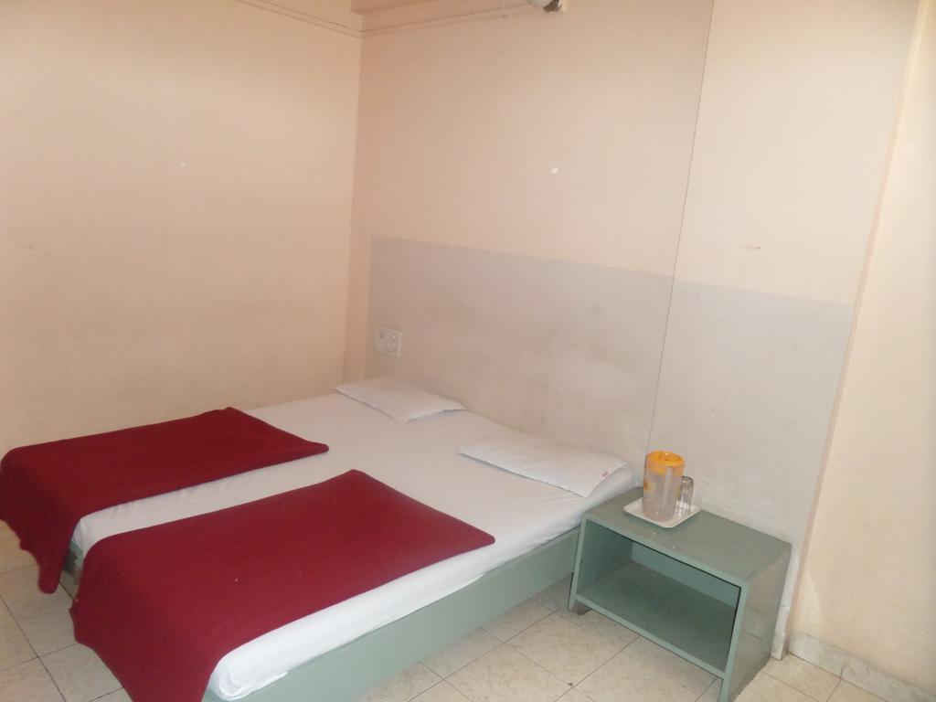 Oyo Flagship 37830 Hotel Aakar International Satara Exterior photo
