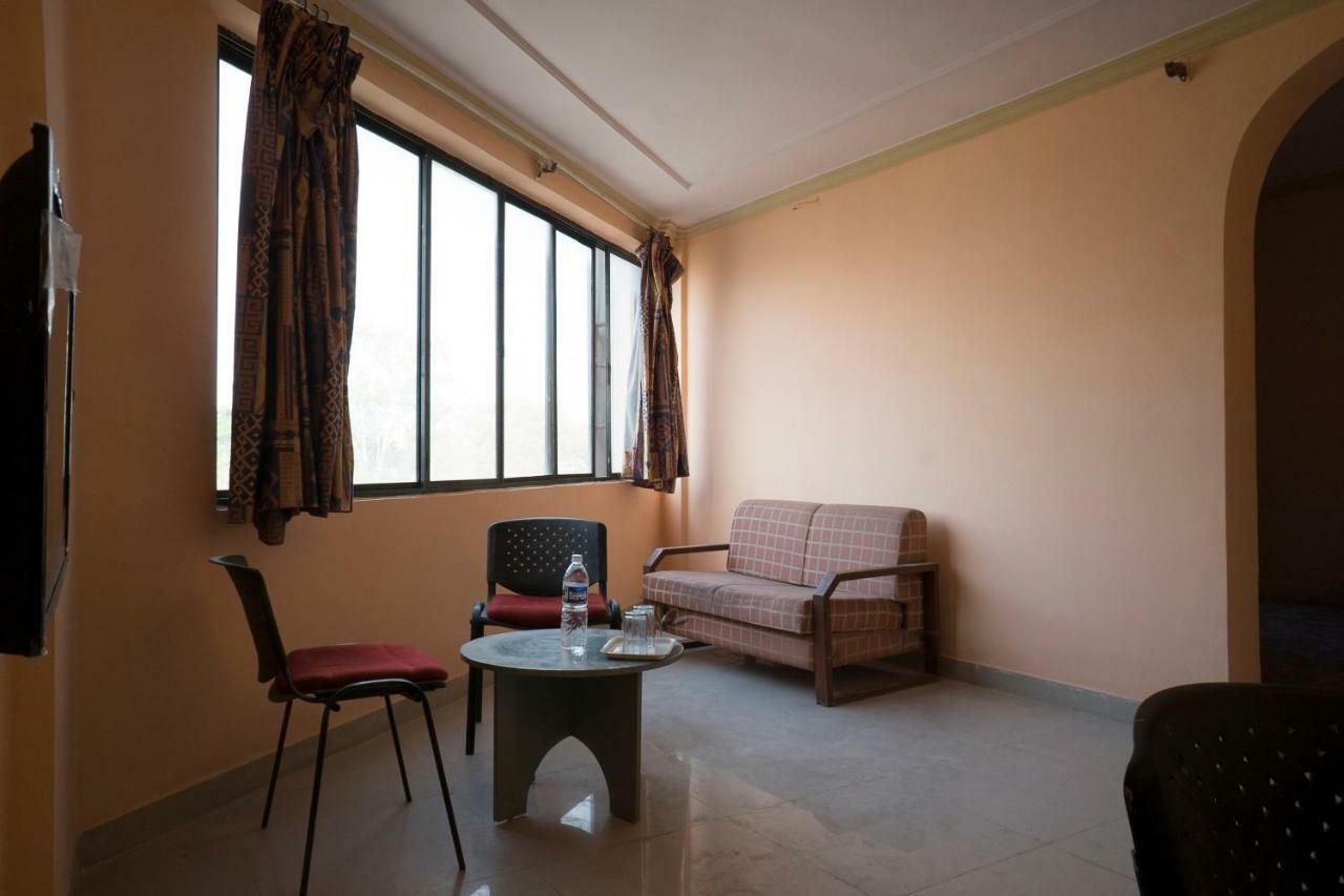 Oyo Flagship 37830 Hotel Aakar International Satara Exterior photo